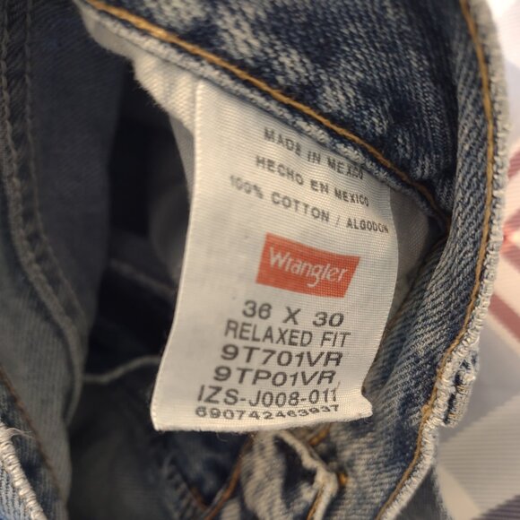 Wrangler men's naturally distressed jeans size 36 x30. - Picture 4 of 6